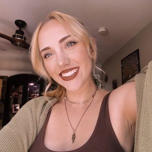 Meet your Posher, Alexandra